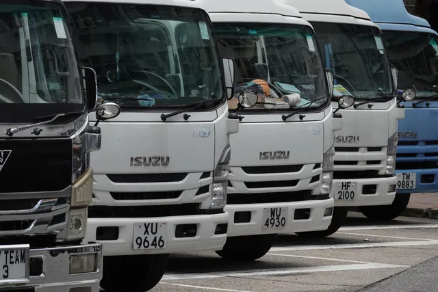 Caminhões da frota da Brod estacionados no pátio da operação